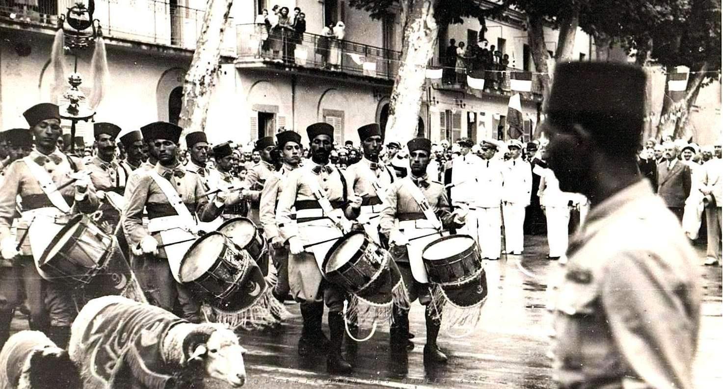 1327- Miliana - Visite  du Gouverneur 2 de l'Algerie Abrial  - Sept.1940.jpg